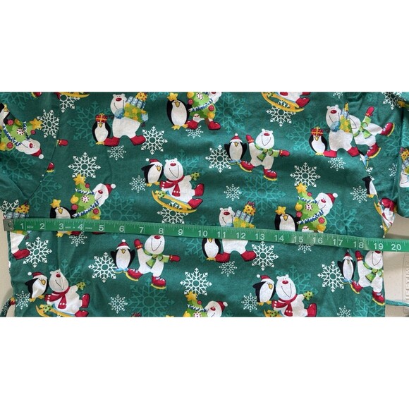 Women's Green Christmas Scrub Top Polar Bear Penguin Snowflake Tie Back Sz Med - Picture 7 of 8